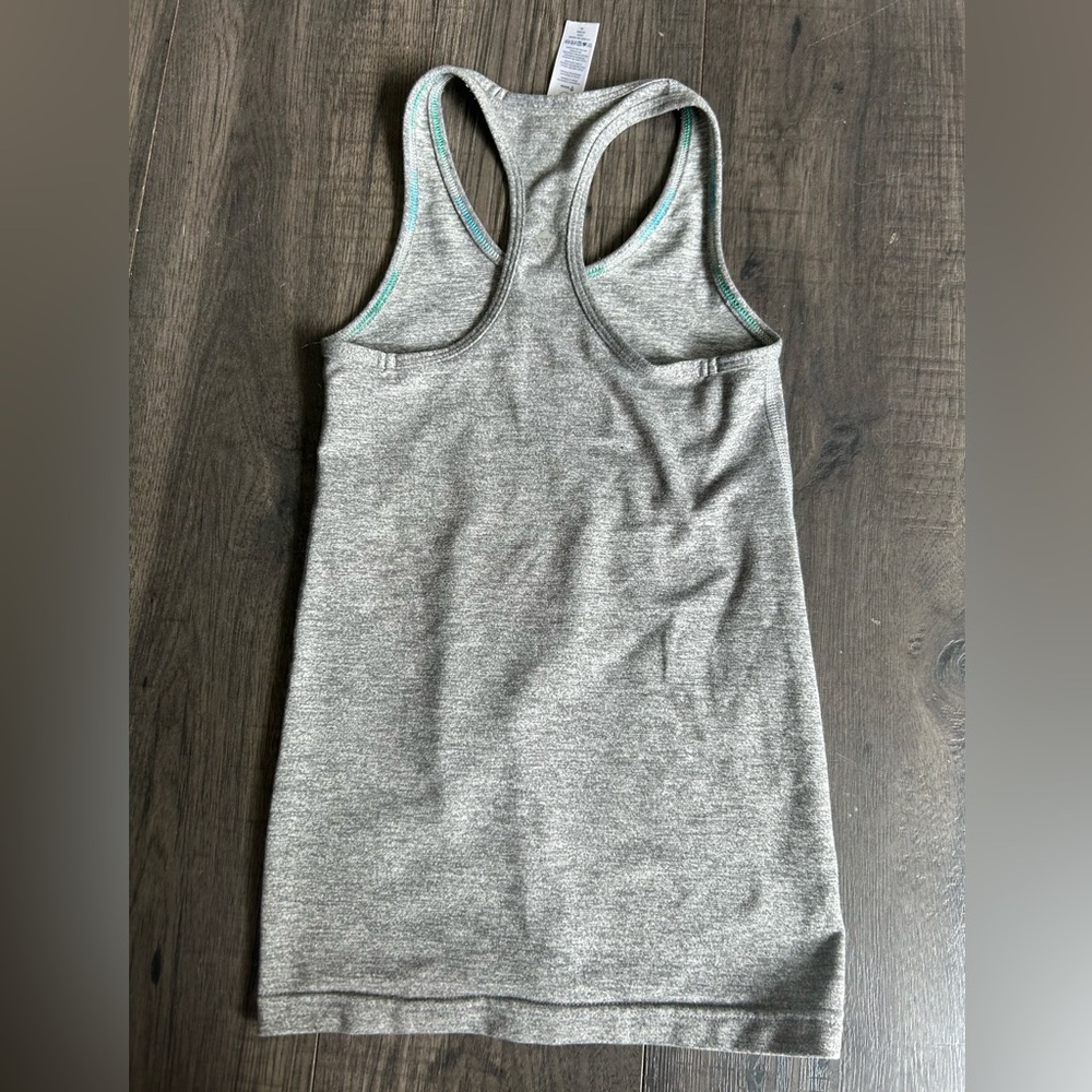 IVIVVA by LULULEMON girls size 7 grey racer back tank